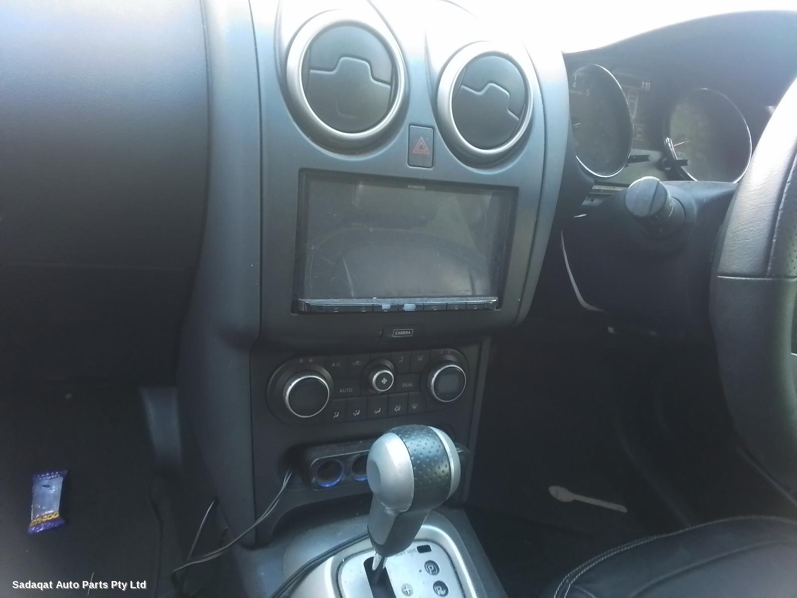 Nissan Dualis Front Seat