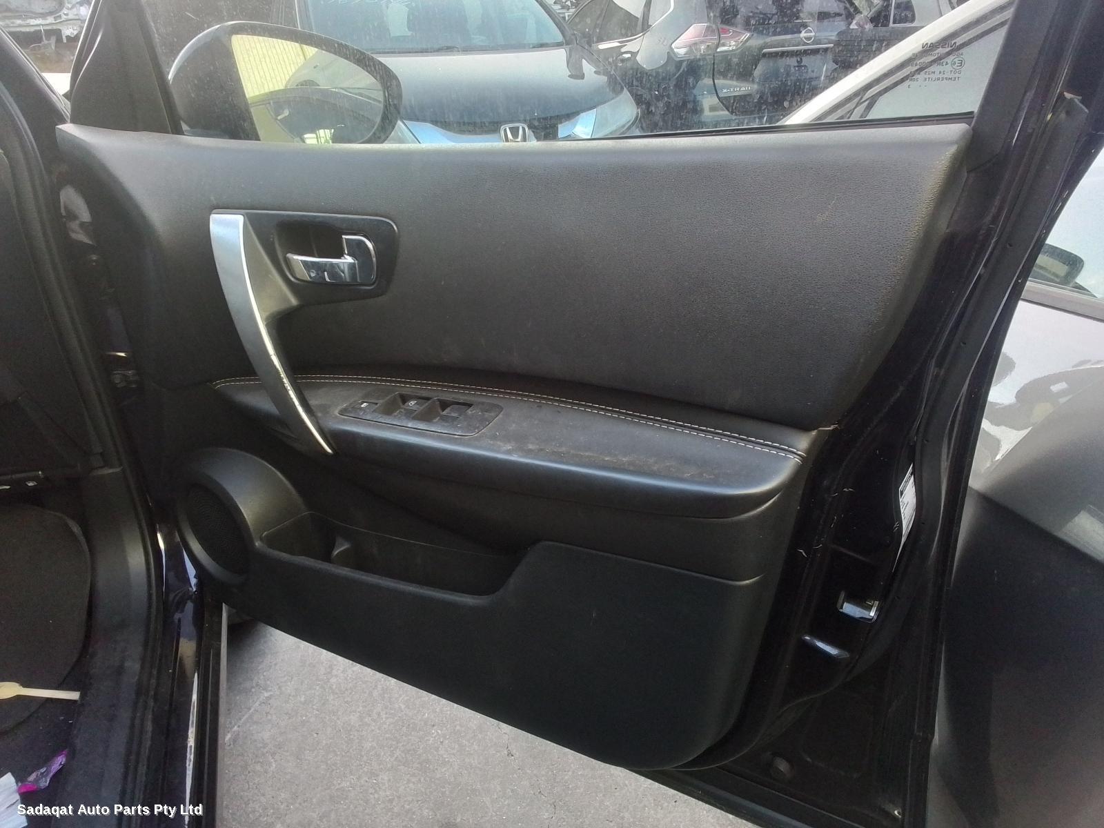 Nissan Dualis Front Seat