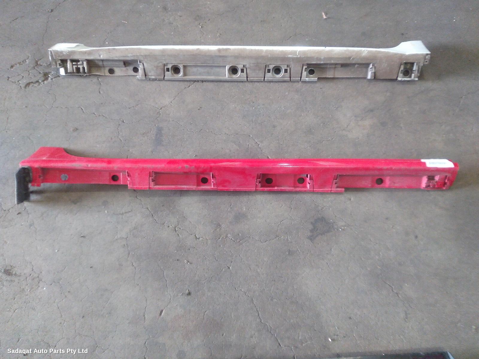 Toyota Yaris Side Step/skirt