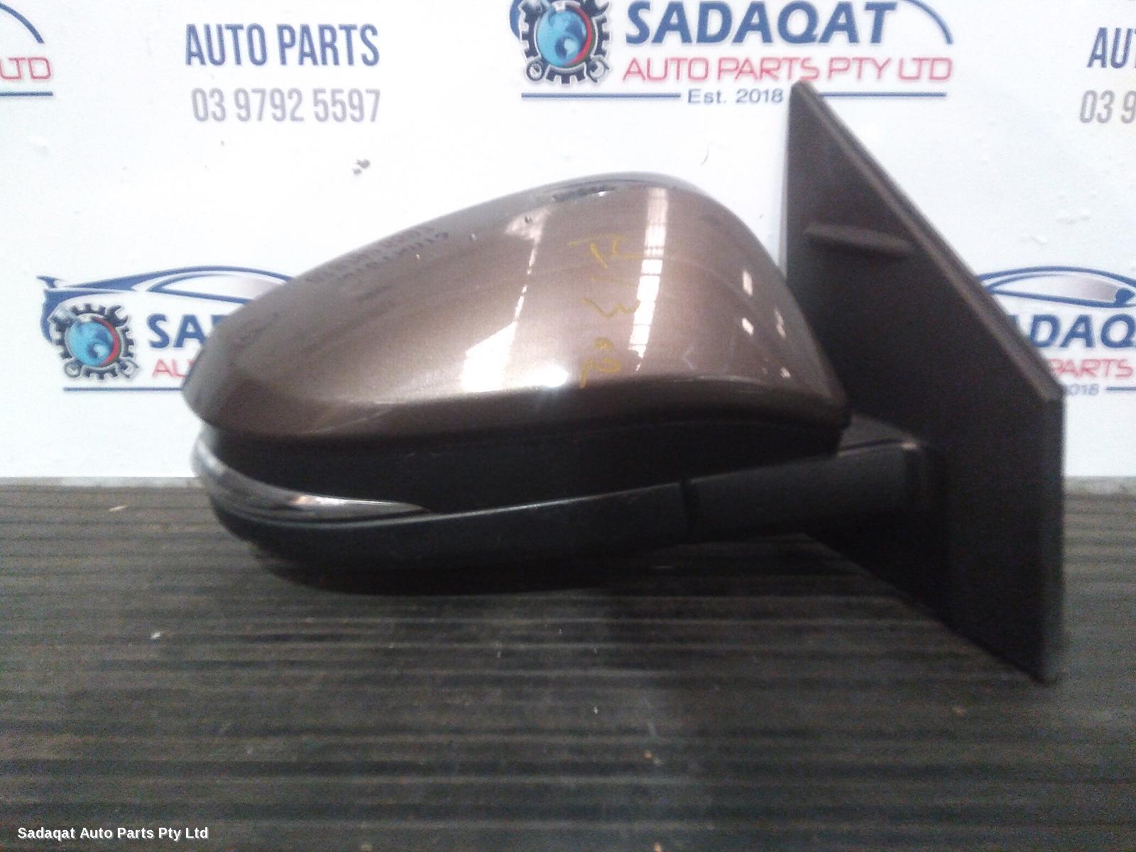 Toyota Rav4 Right Door Mirror