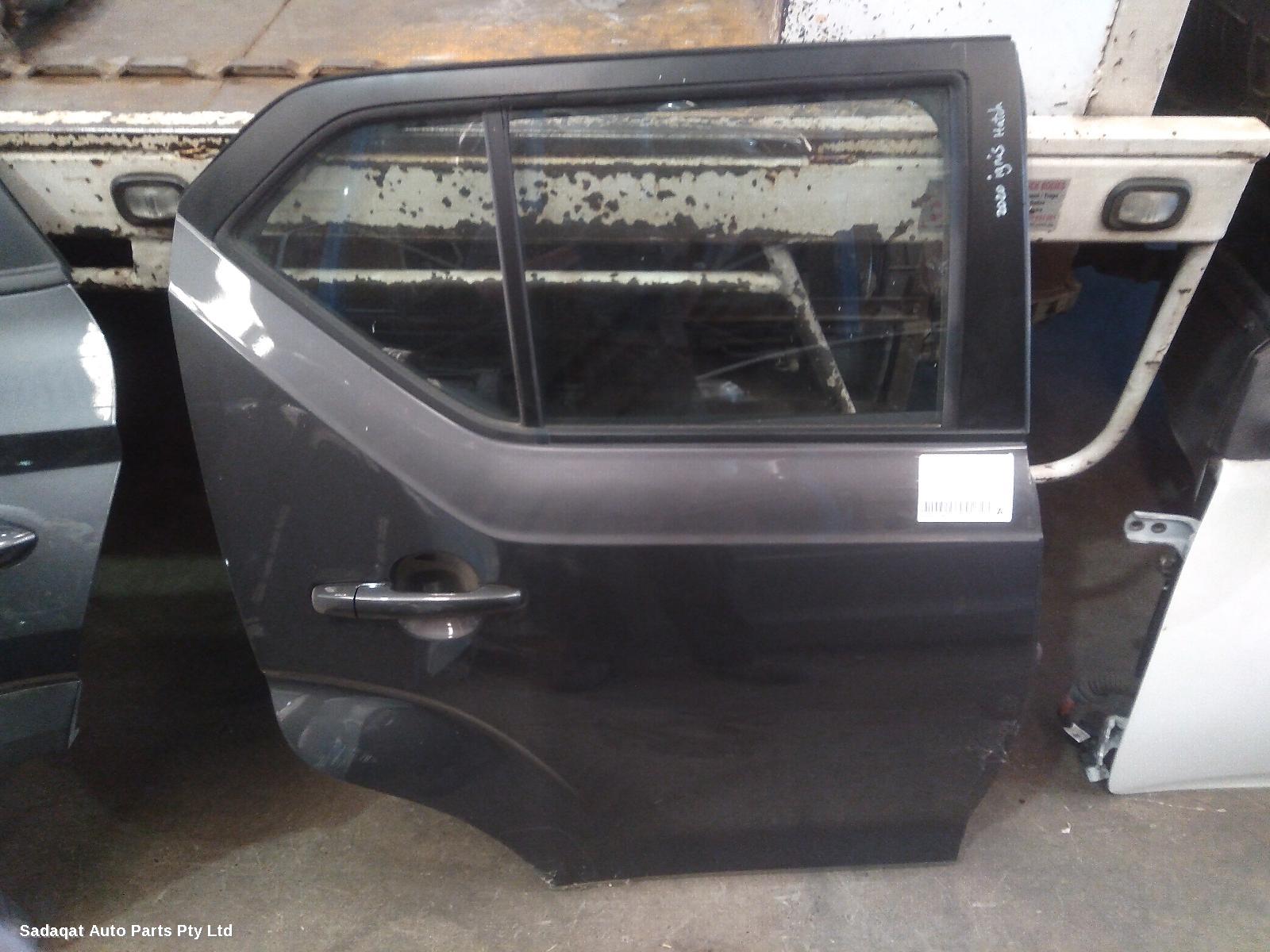Suzuki Ignis Right_rear_door_sliding