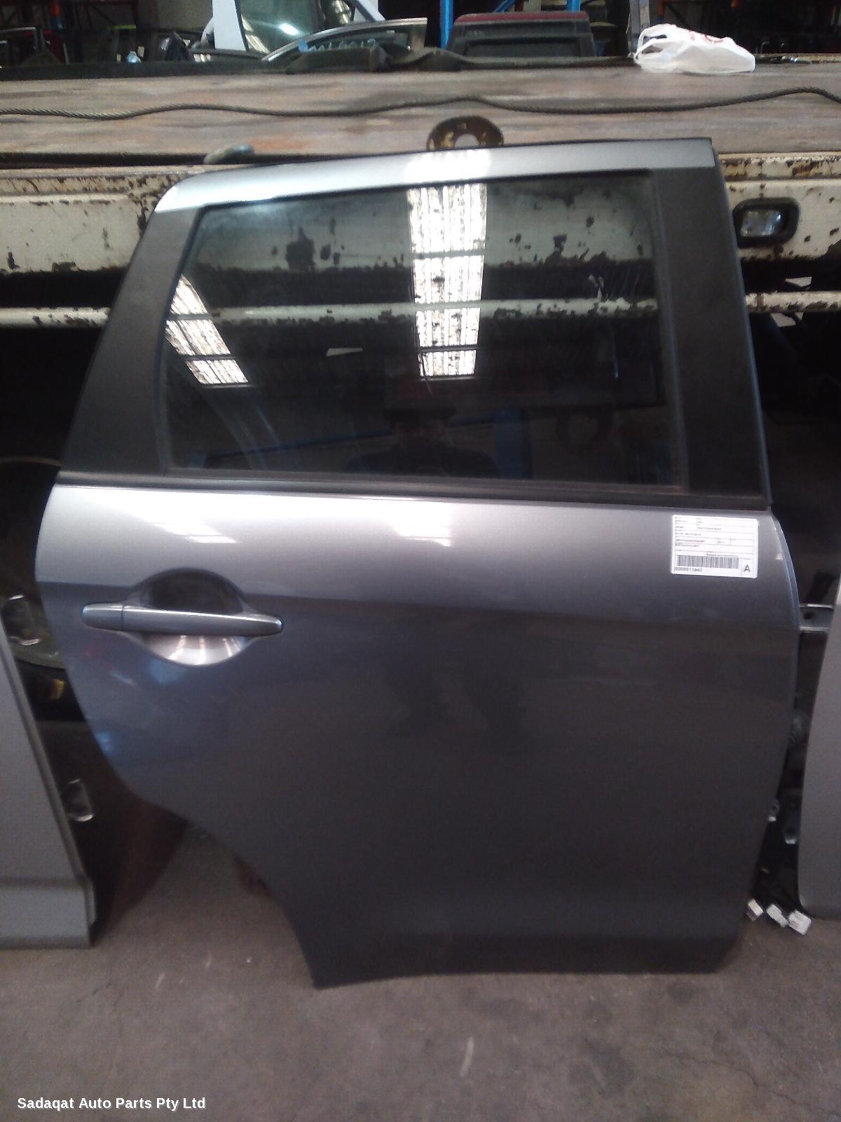 Mitsubishi Asx Right_rear_door_sliding