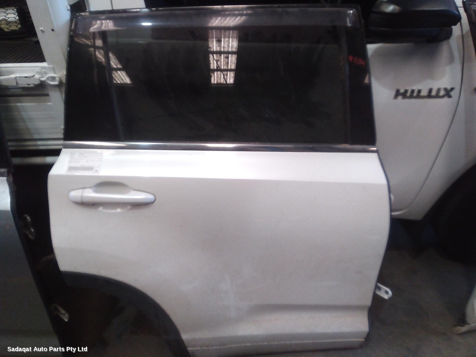 Toyota Kluger Right_rear_door_sliding