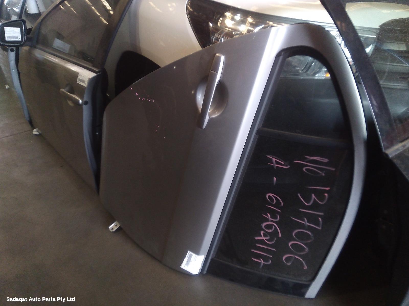 Mitsubishi Lancer Right_rear_door_sliding