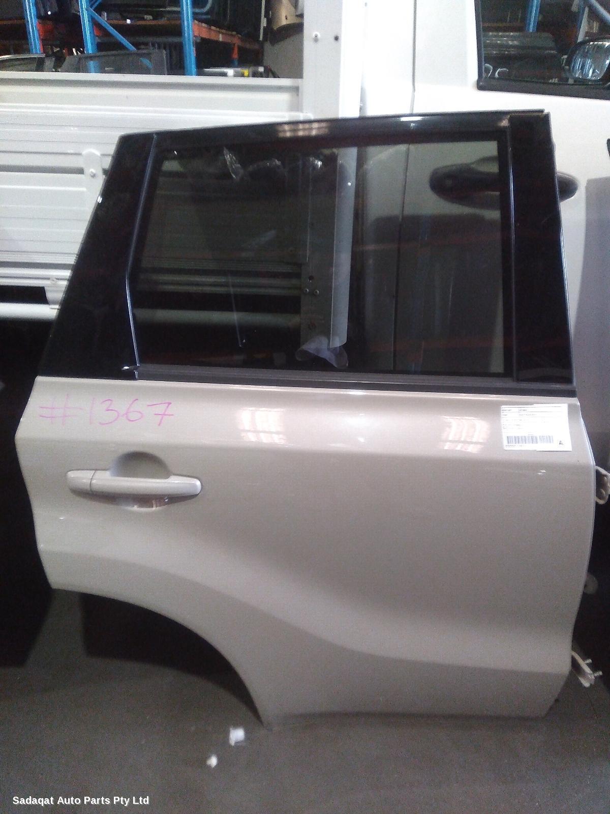 Suzuki Vitara Right_rear_door_sliding