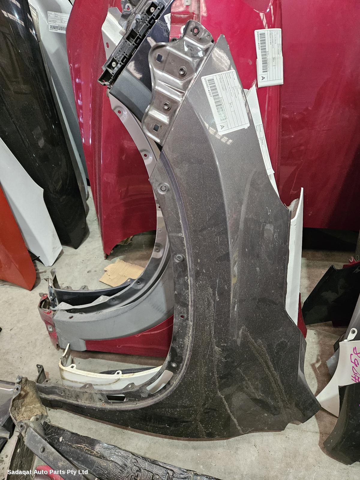 Toyota Kluger Left Guard