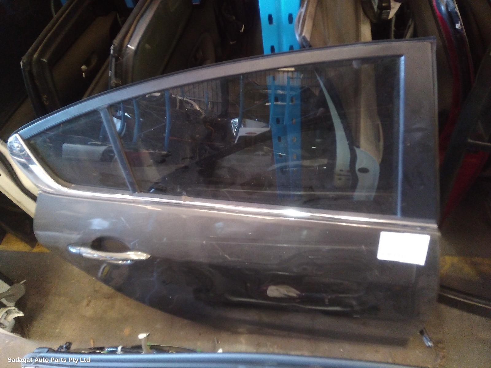Kia Cerato Right_rear_door_sliding