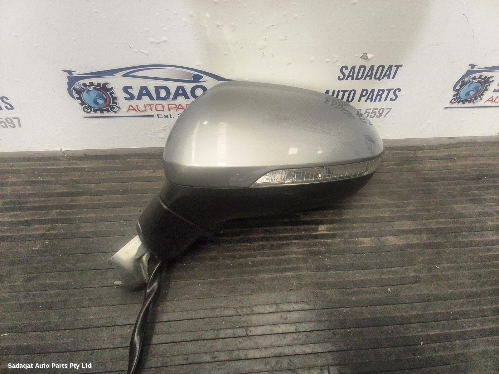 Volkswagen Passat Left Door Mirror