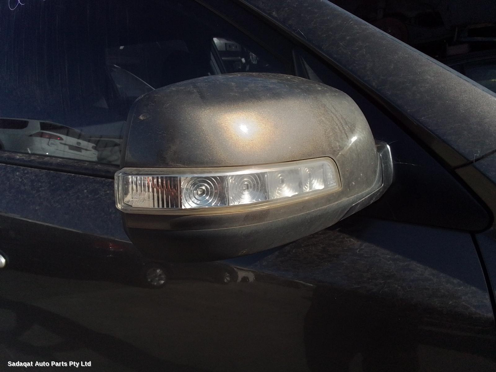 Kia Sorento Right Door Mirror