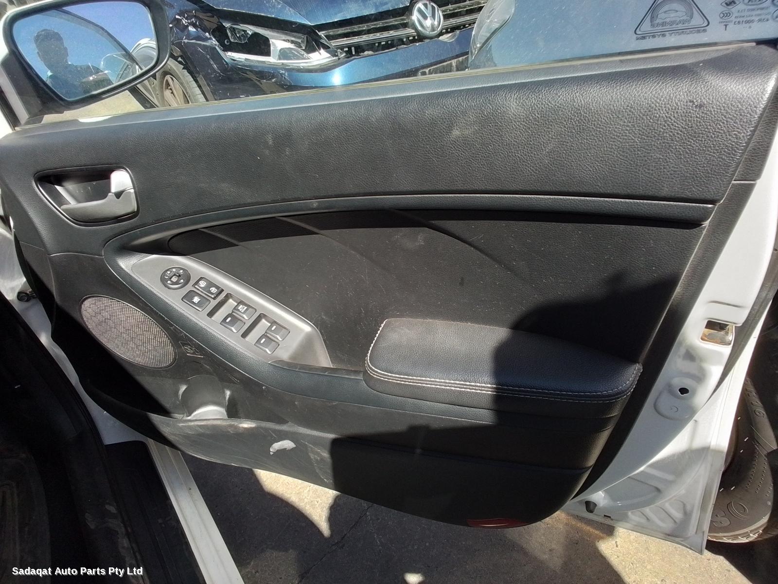 Kia Cerato Rear Garnish