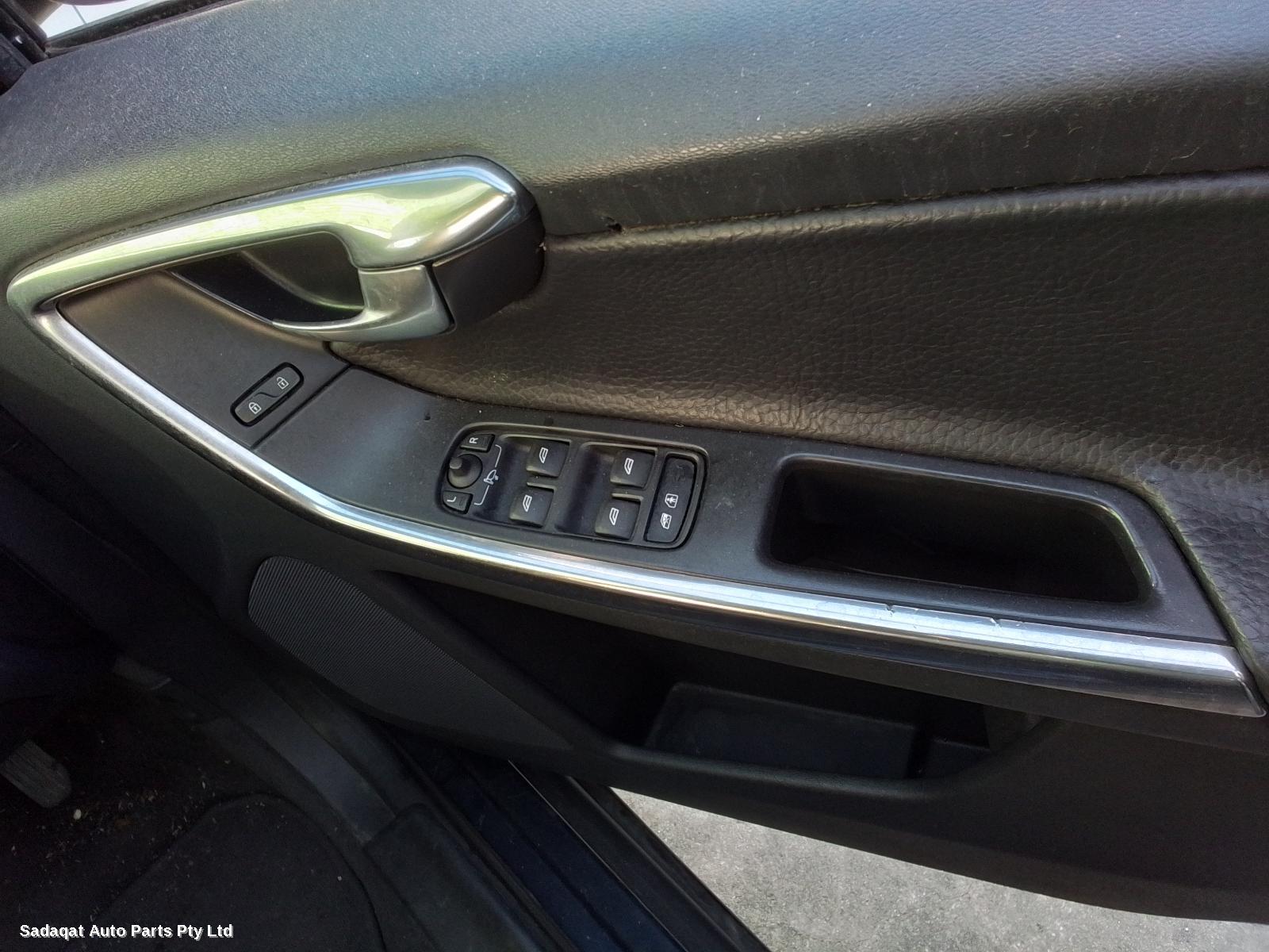 Volvo Xc60 Right Front Door