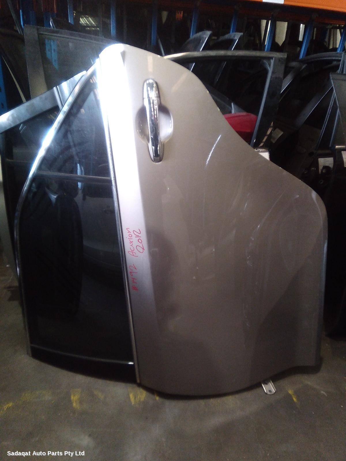 Toyota Aurion Left Rear Door/sliding