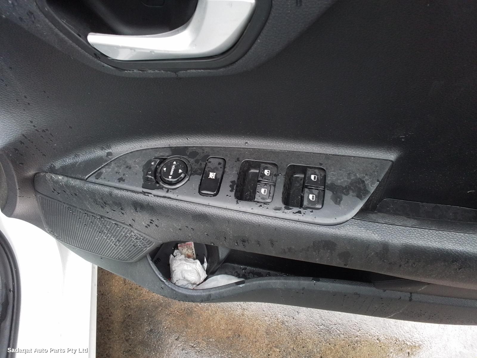 Kia Rio Left Door Mirror