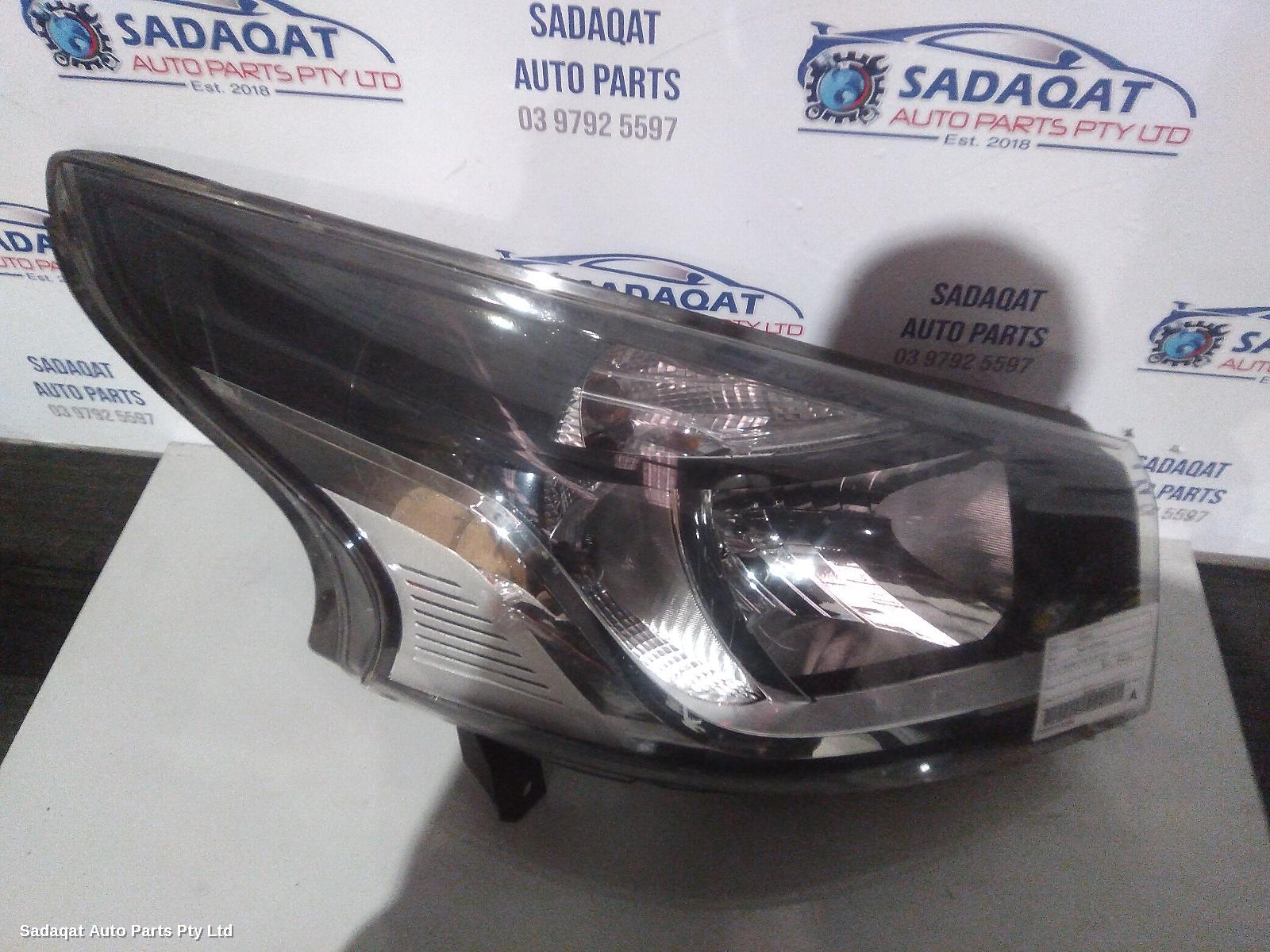 Renault Trafic Right Headlamp