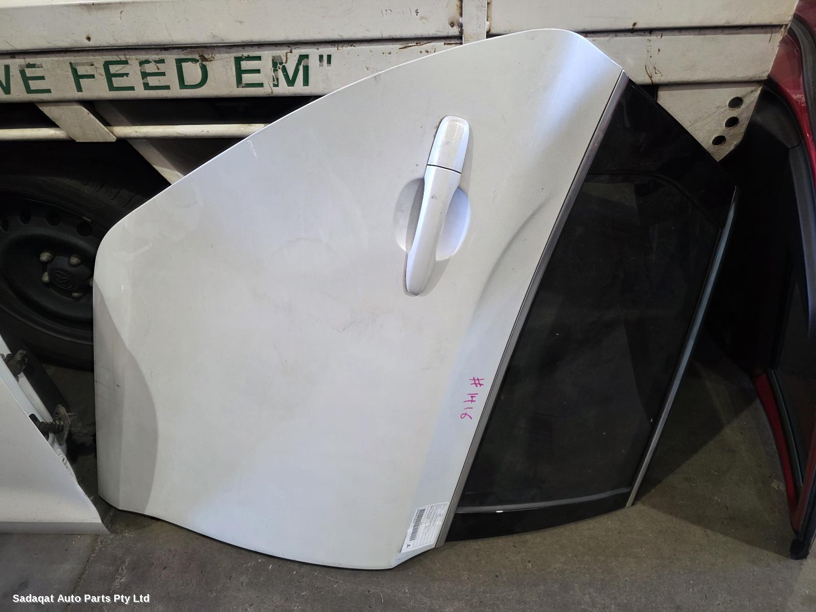 Volvo S40 Right_rear_door_sliding