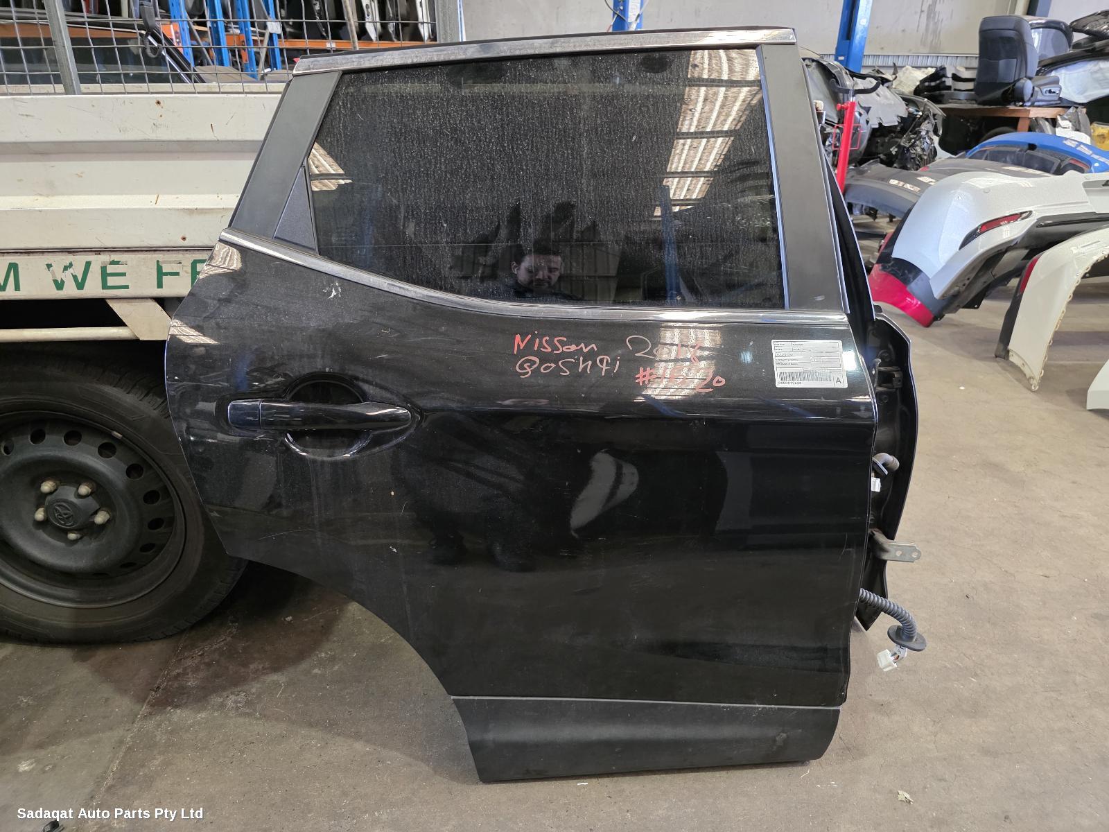 Nissan Qashqai Right_rear_door_sliding