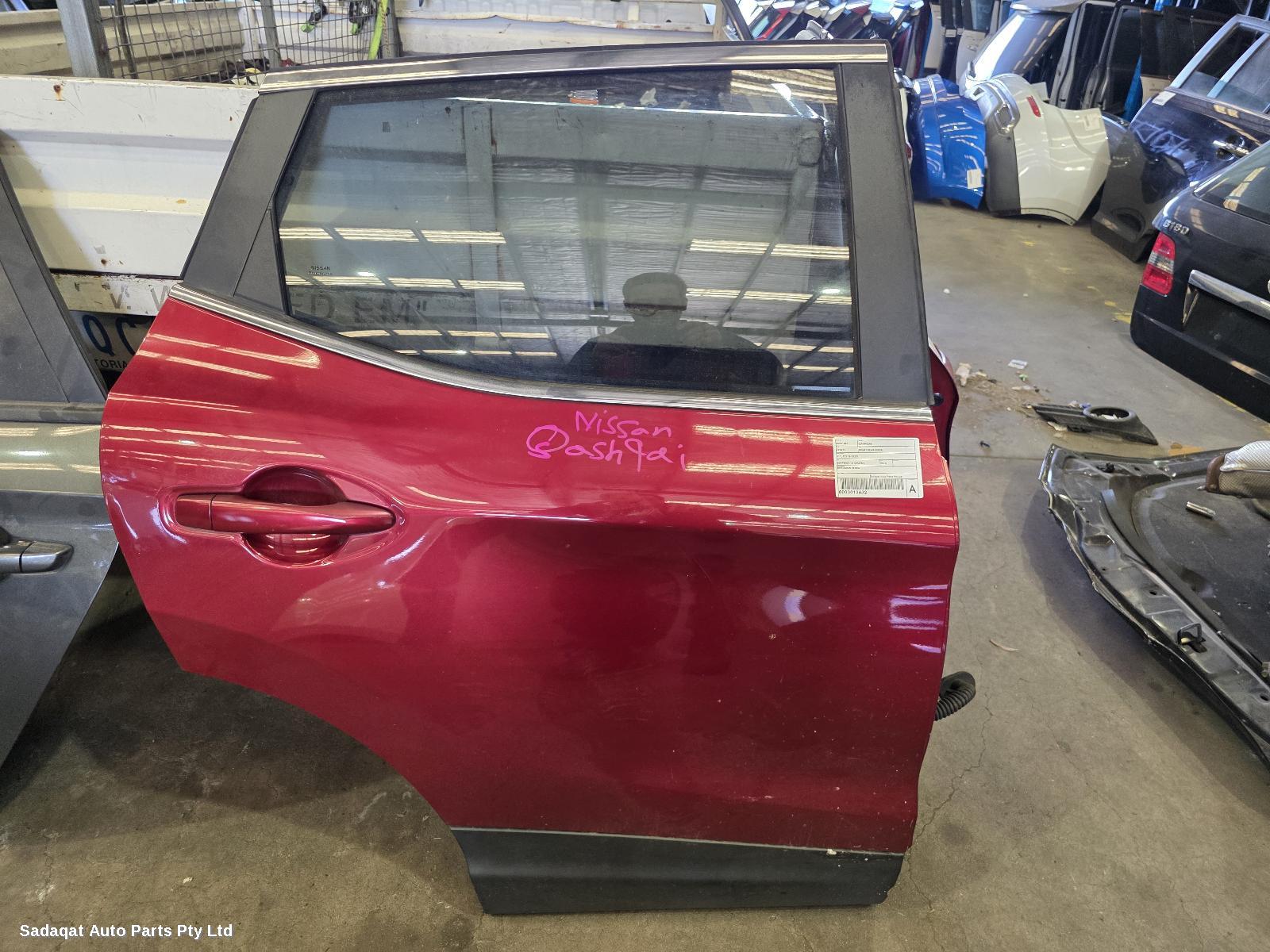 Nissan Qashqai Right_rear_door_sliding