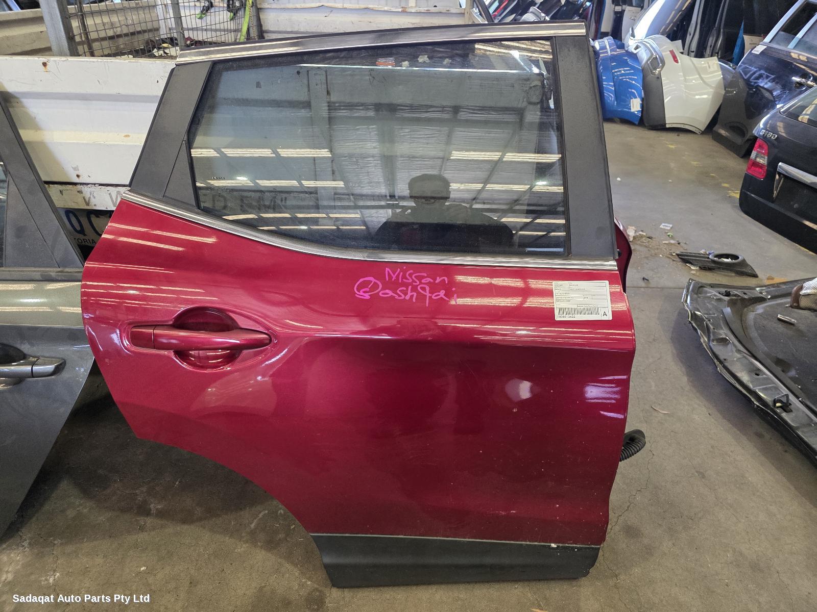 Nissan Qashqai Right_rear_door_sliding