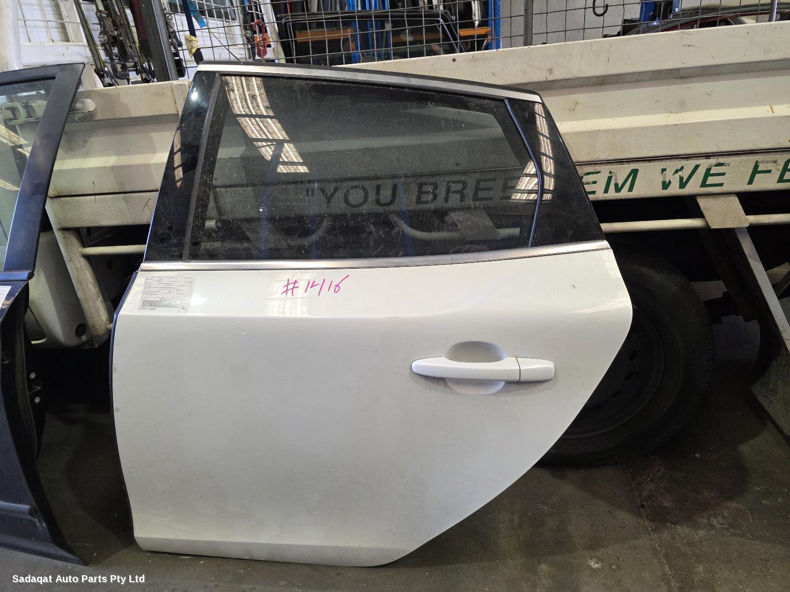 Volvo S40 Left Rear Door/sliding