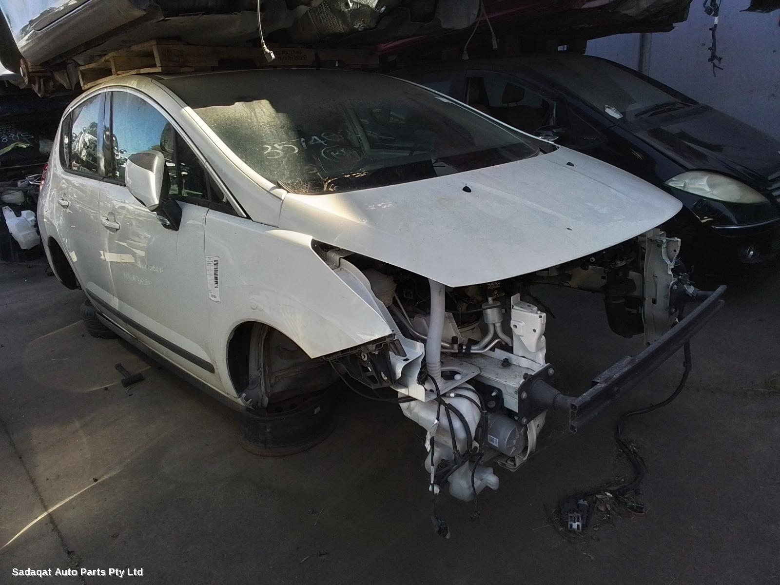 Peugeot 3008 Right Front Door