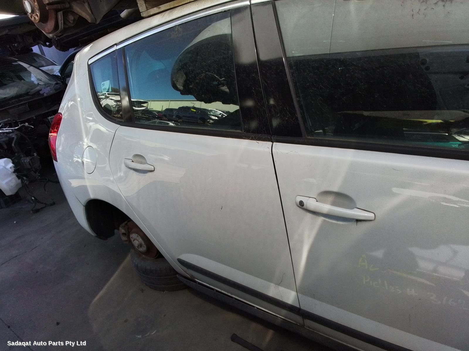 Peugeot 3008 Right Front Door