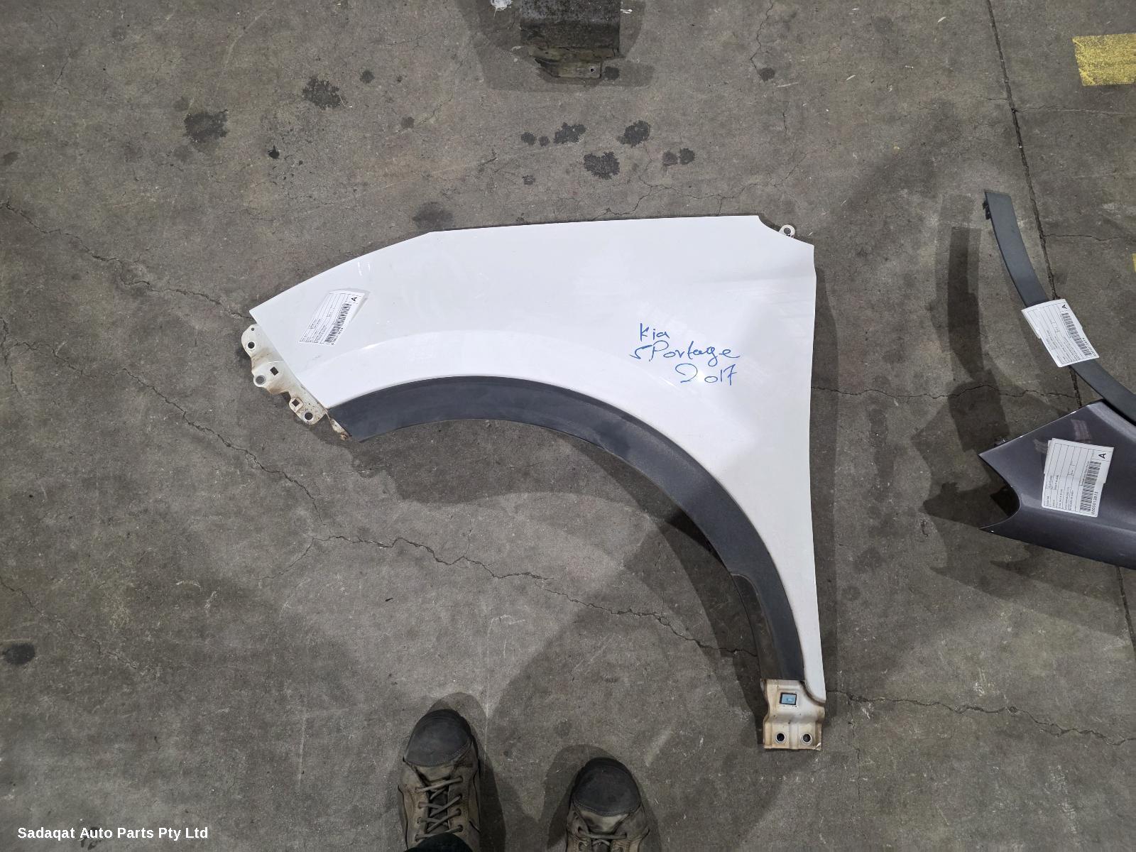 Kia Sportage Left Guard