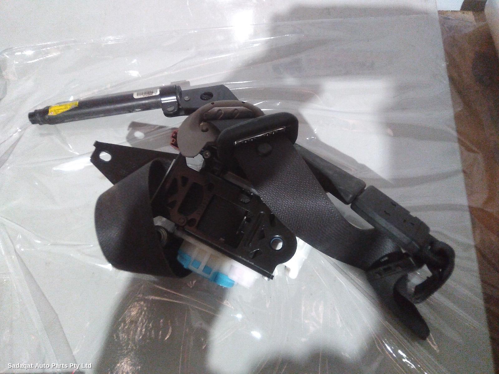 Hyundai Genesis Seatbelt/stalk