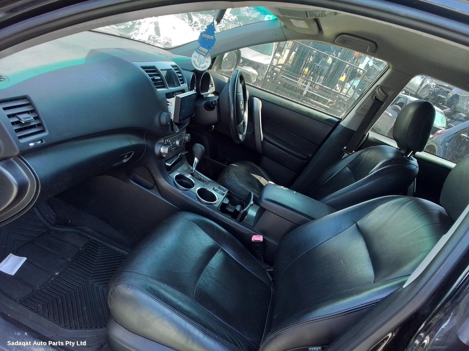 Toyota Kluger Left Taillight