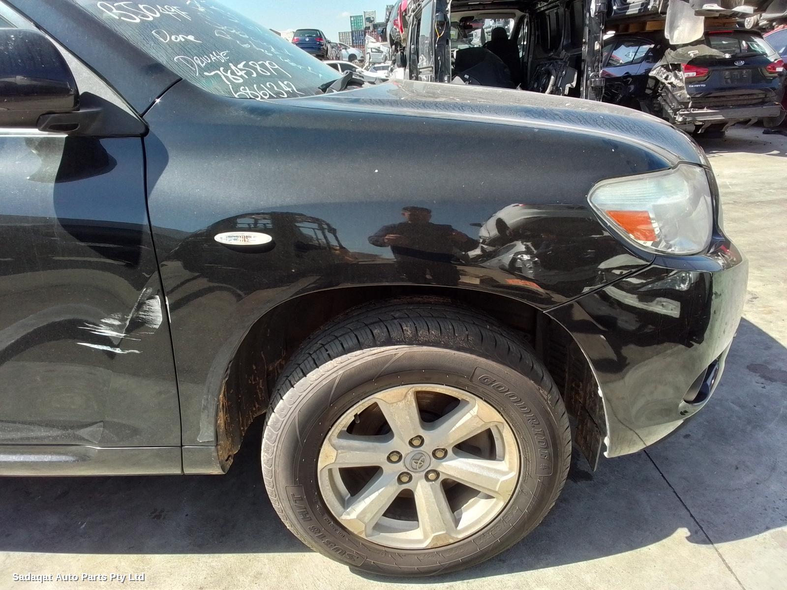 Toyota Kluger Left Taillight