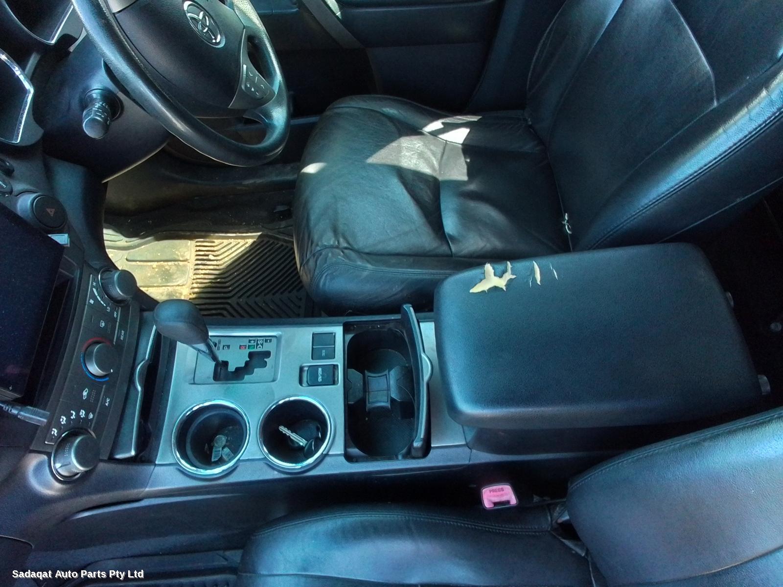 Toyota Kluger Left Taillight