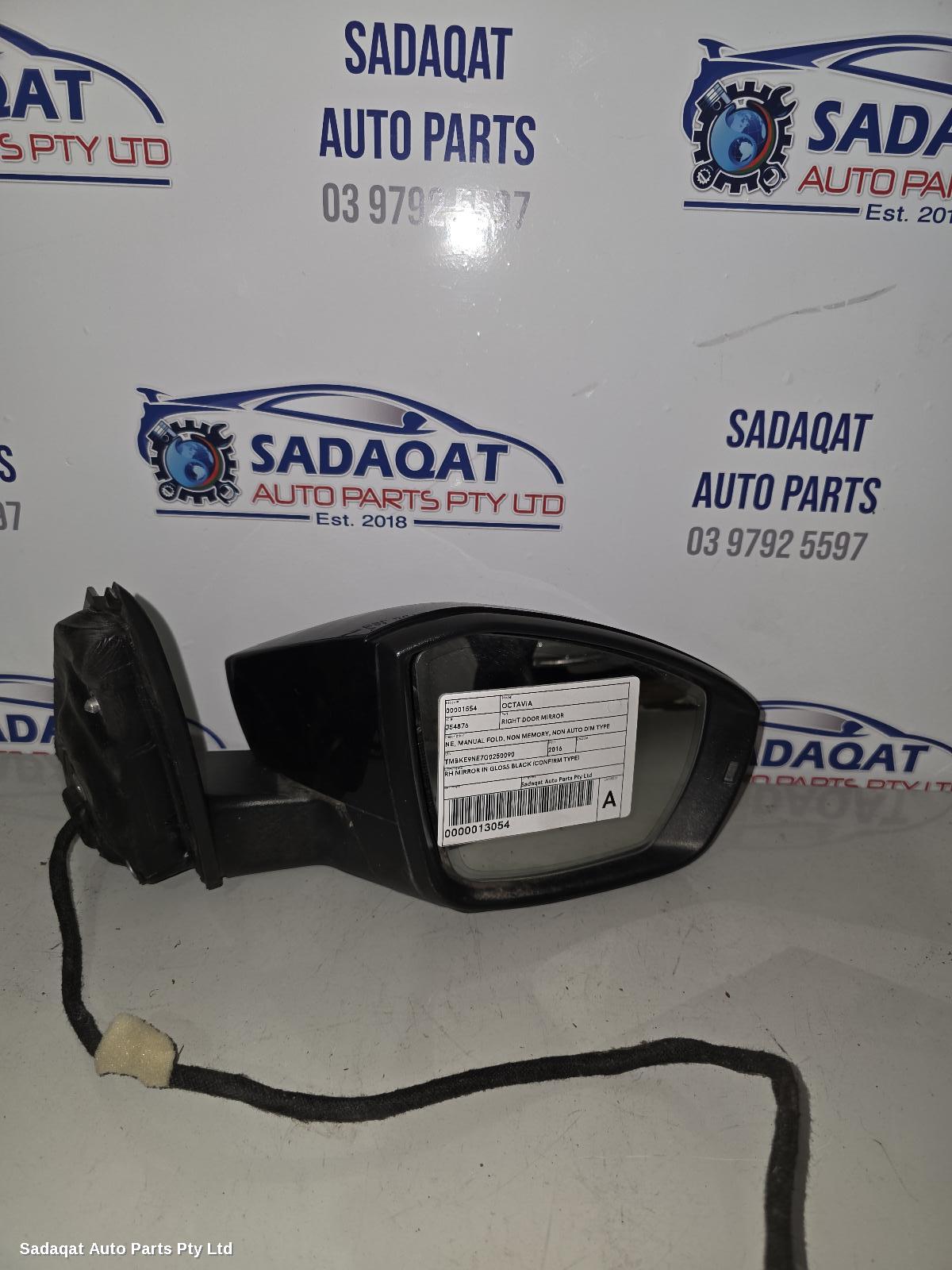 Skoda Octavia Right Door Mirror