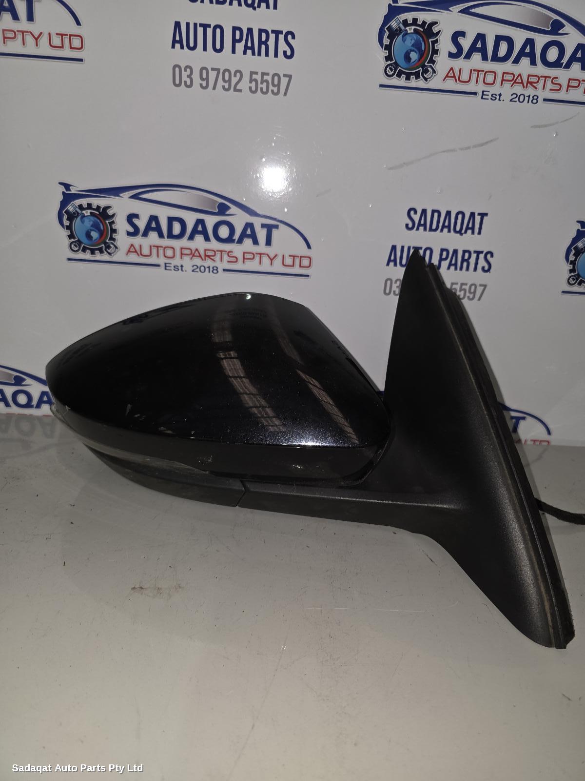 Skoda Octavia Right Door Mirror