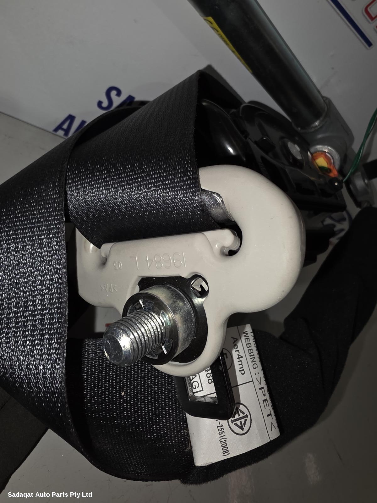 Mitsubishi Pajero Seatbelt/stalk