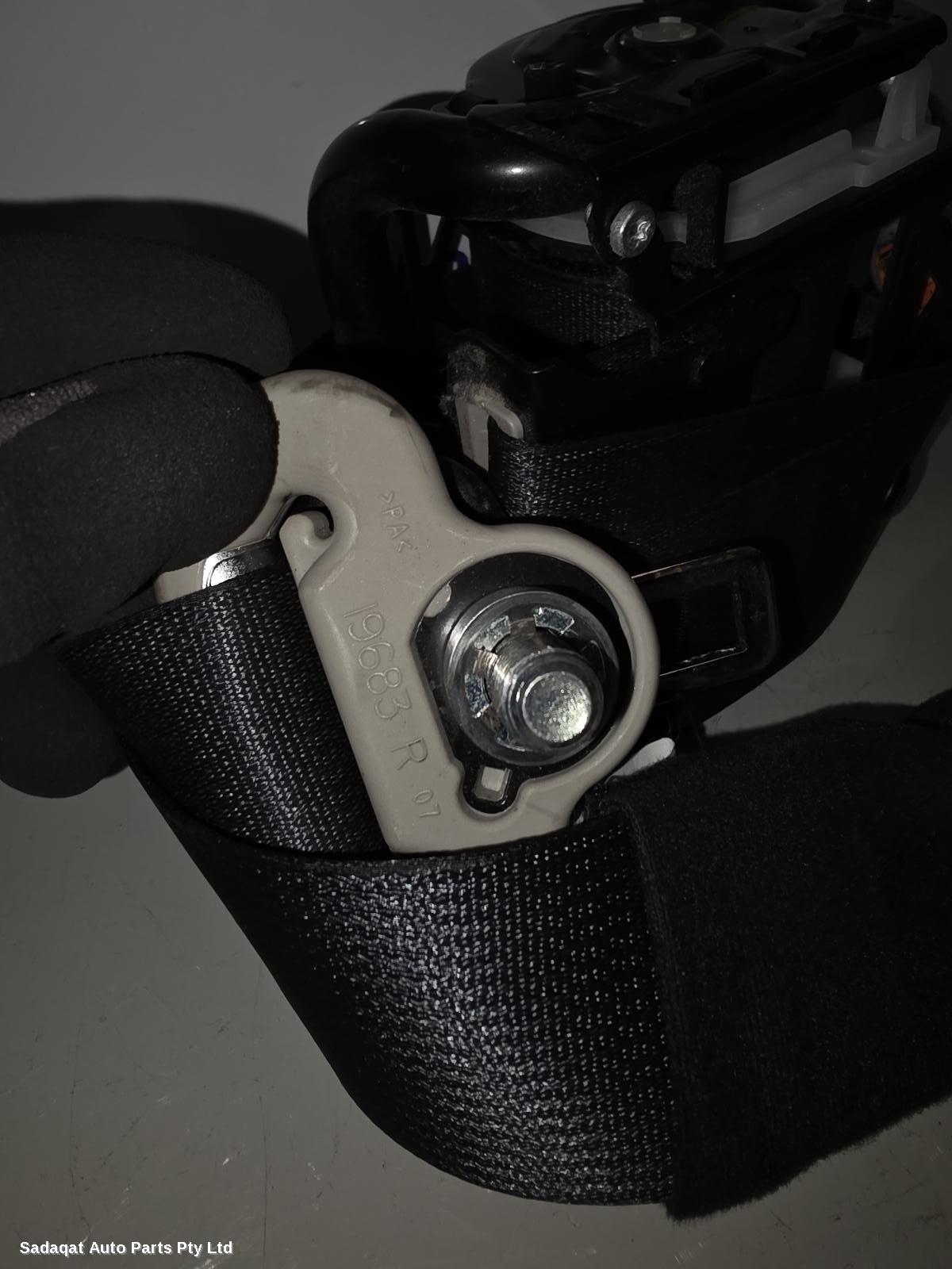 Mitsubishi Pajero Seatbelt/stalk