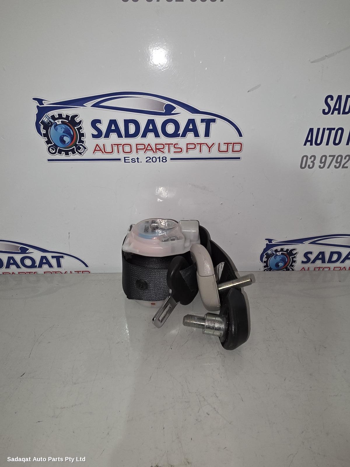 Mitsubishi Pajero Seatbelt/stalk