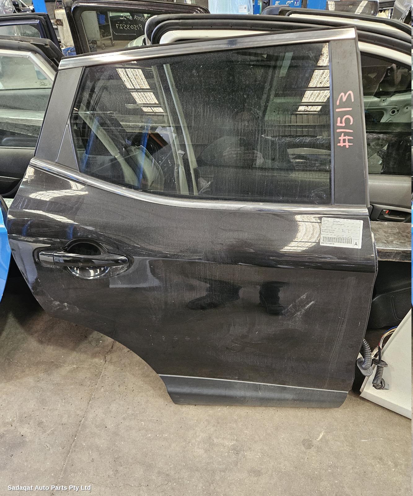 Nissan Qashqai Right_rear_door_sliding