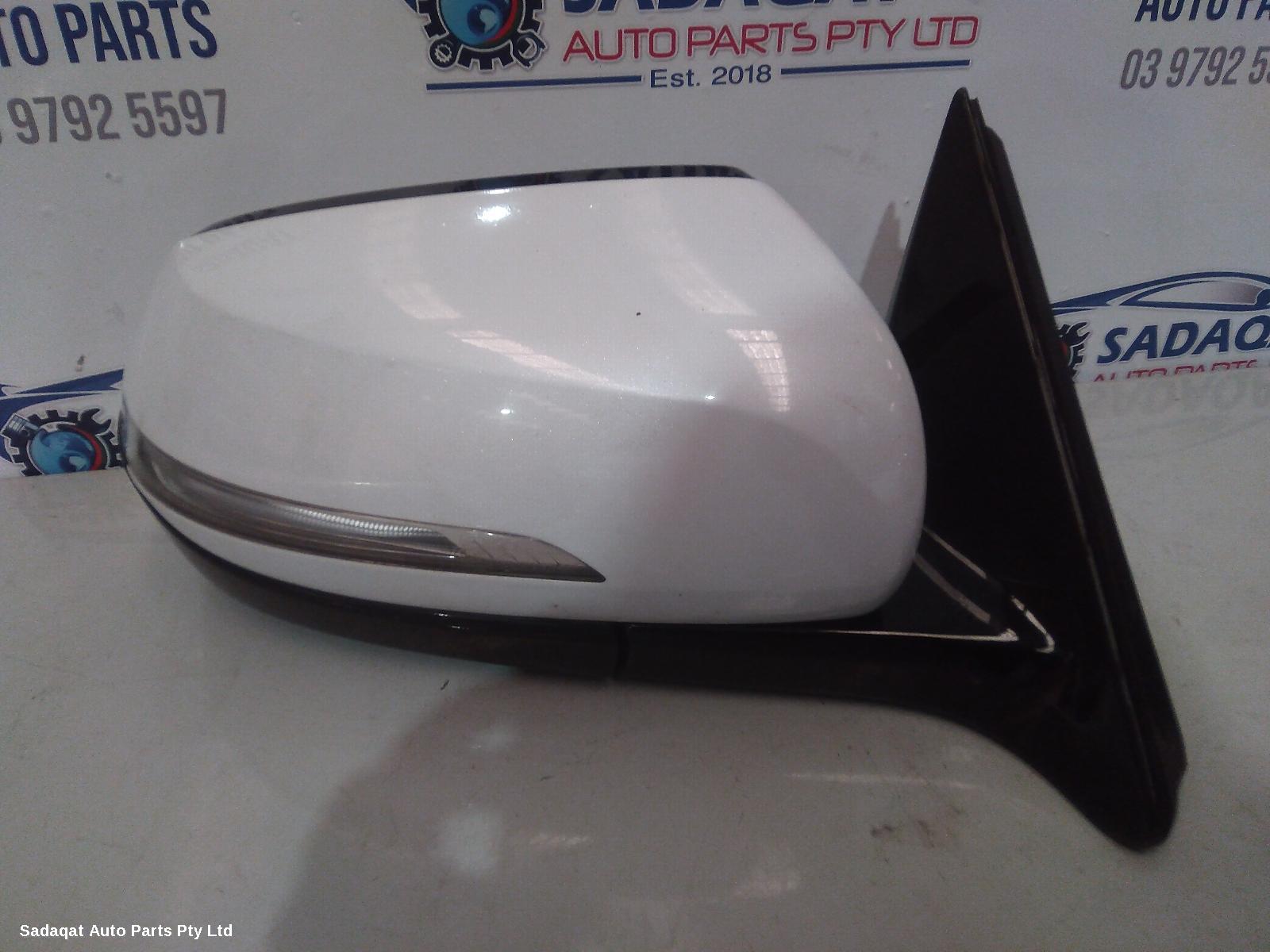 Hyundai Genesis Right Door Mirror