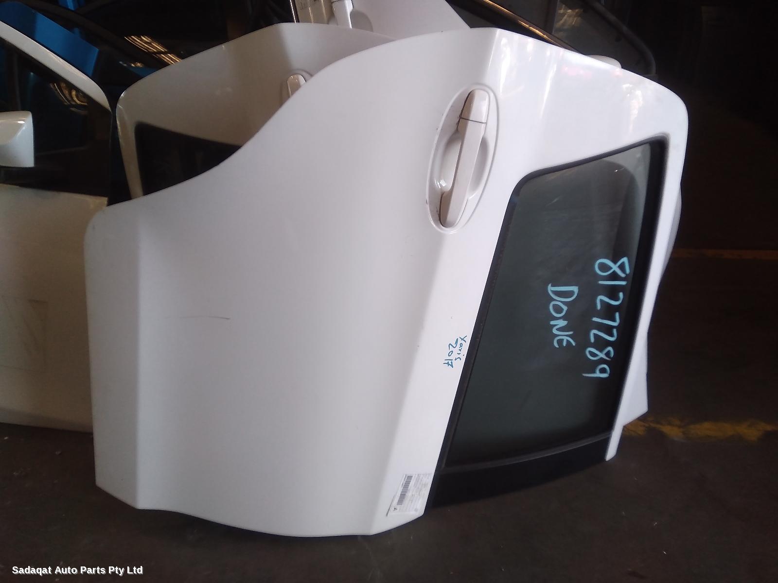 Toyota Yaris Right_rear_door_sliding