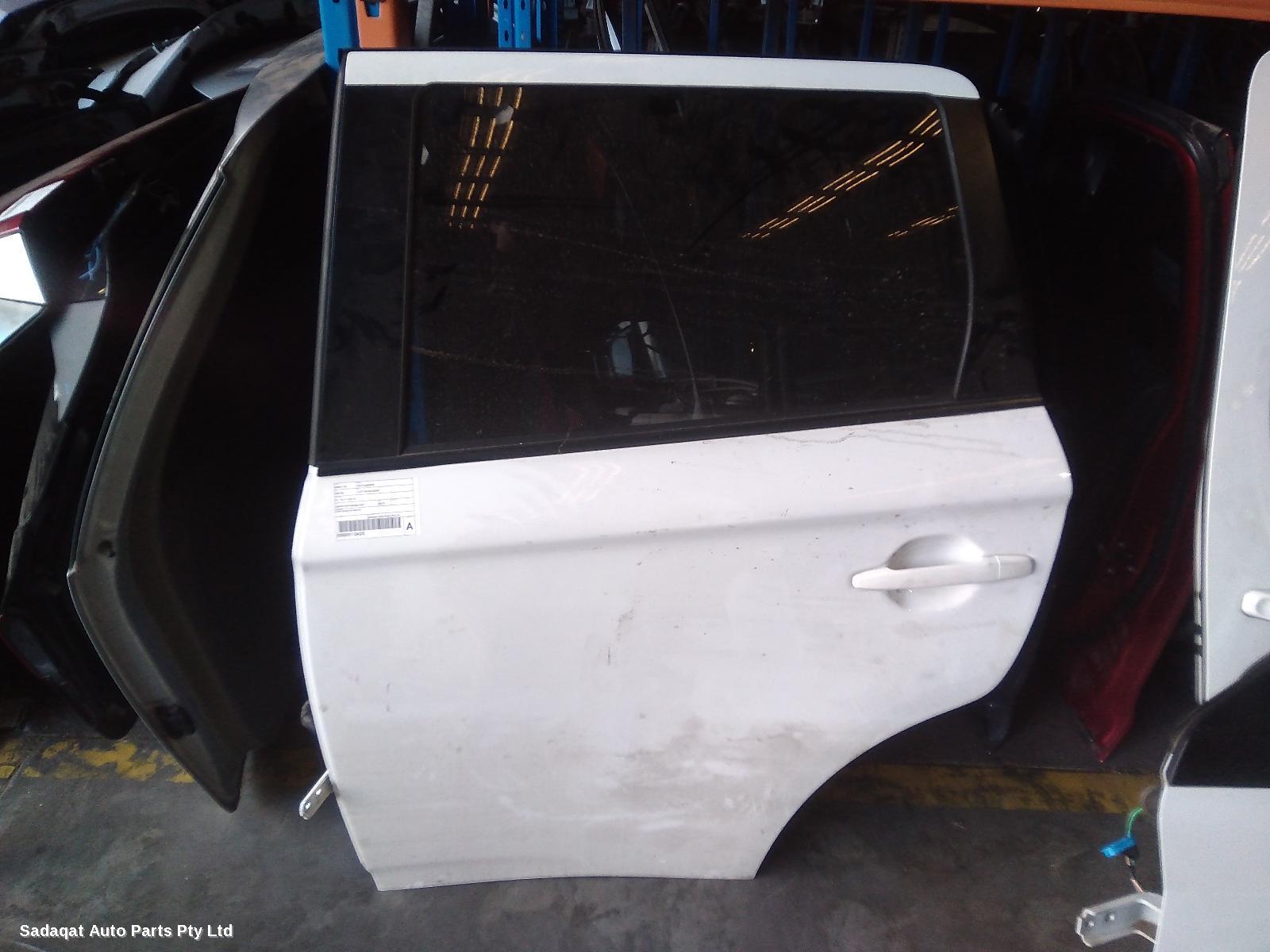 Mitsubishi Outlander Left Rear Door/sliding