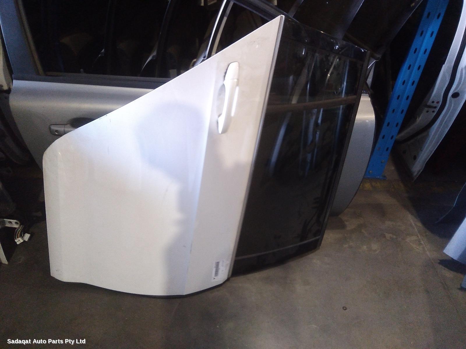 Skoda Octavia Right_rear_door_sliding