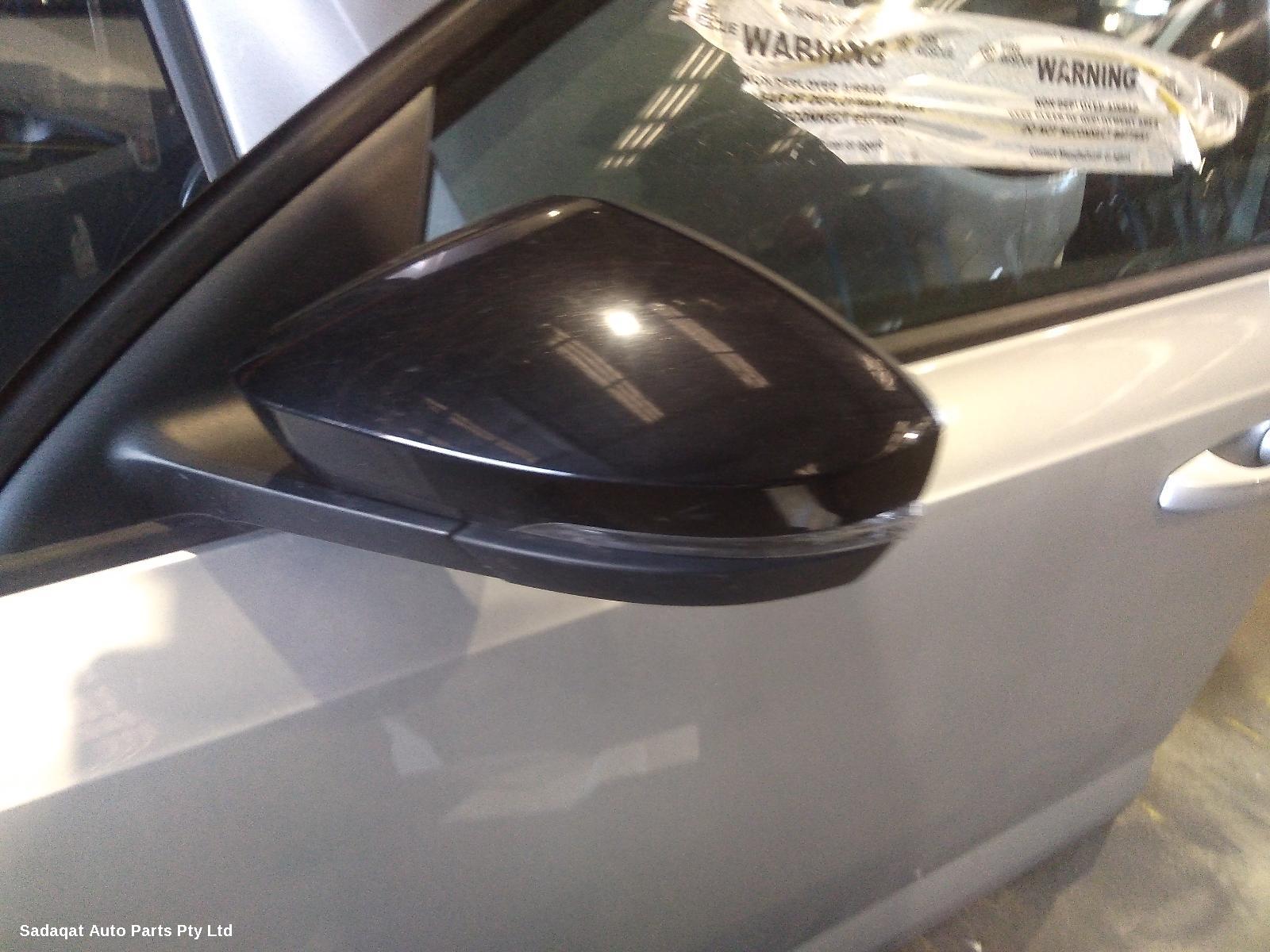 Skoda Octavia Left Door Mirror