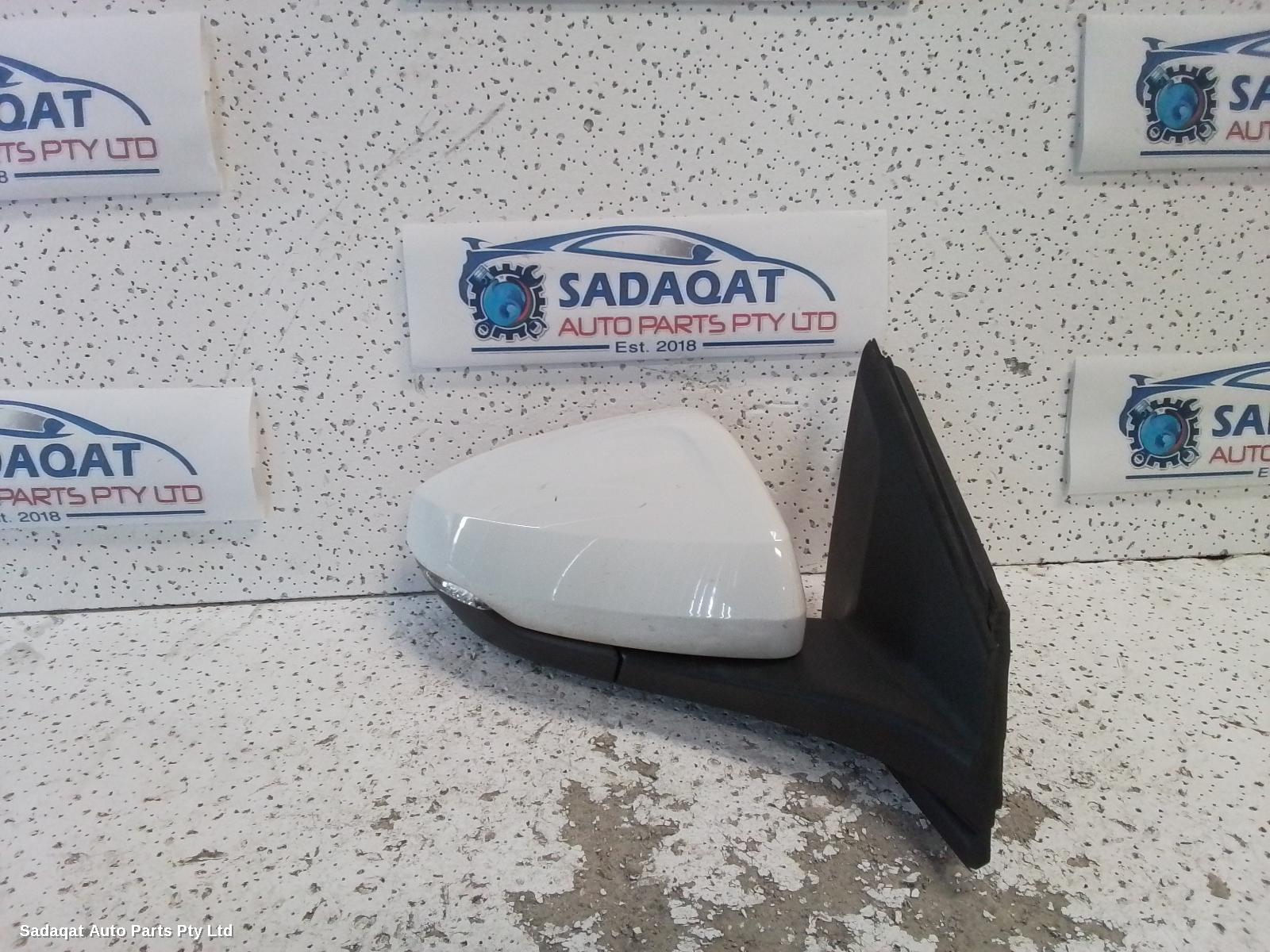 Volkswagen Polo Right Door Mirror