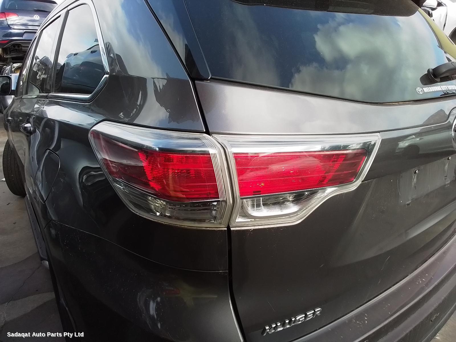 Toyota Kluger Armrest