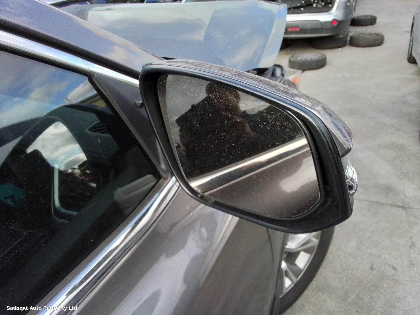 Toyota Kluger Armrest