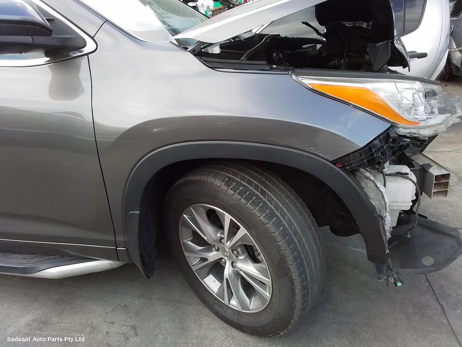 Toyota Kluger Armrest