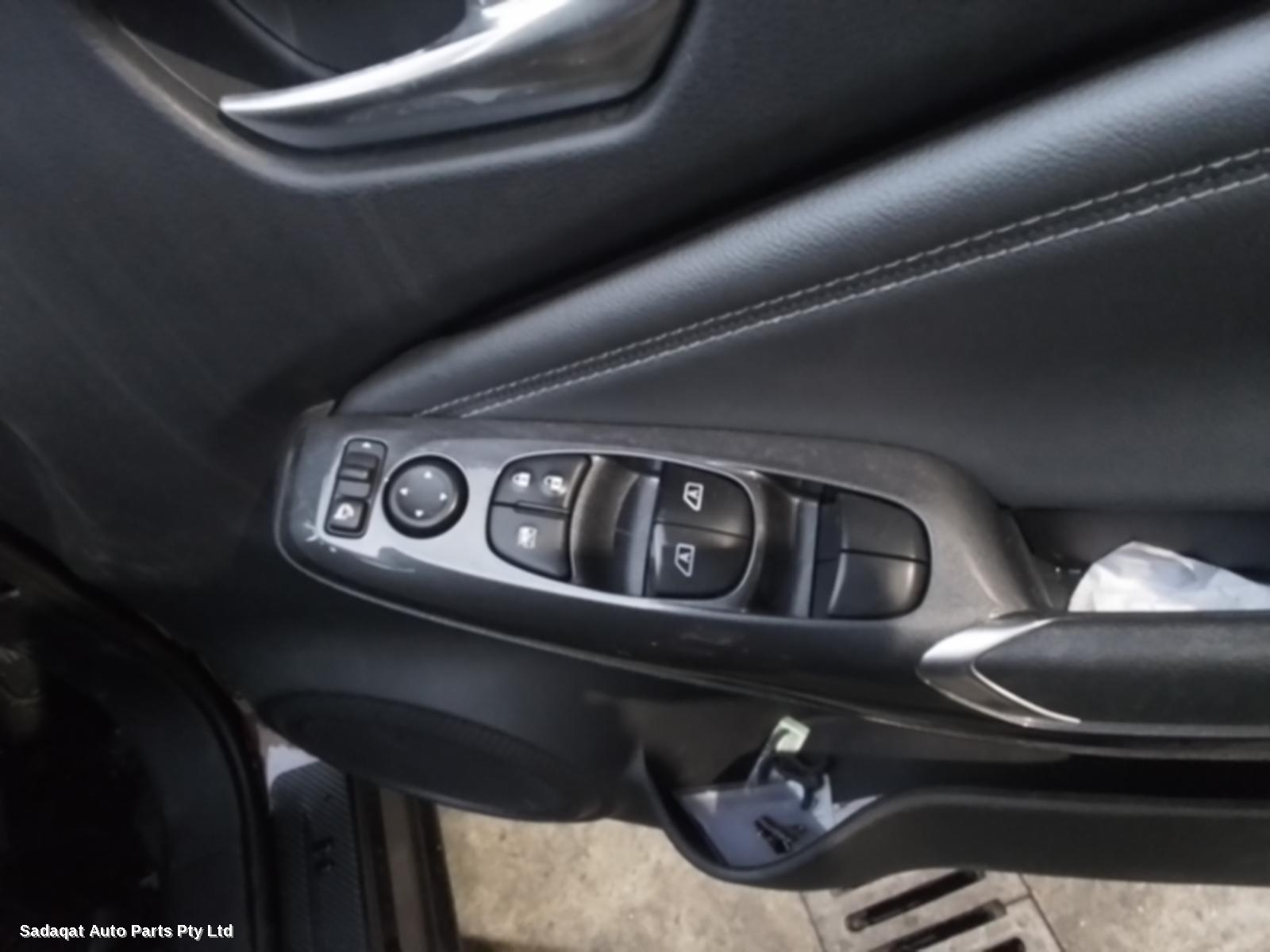 Nissan Juke Hoodlining