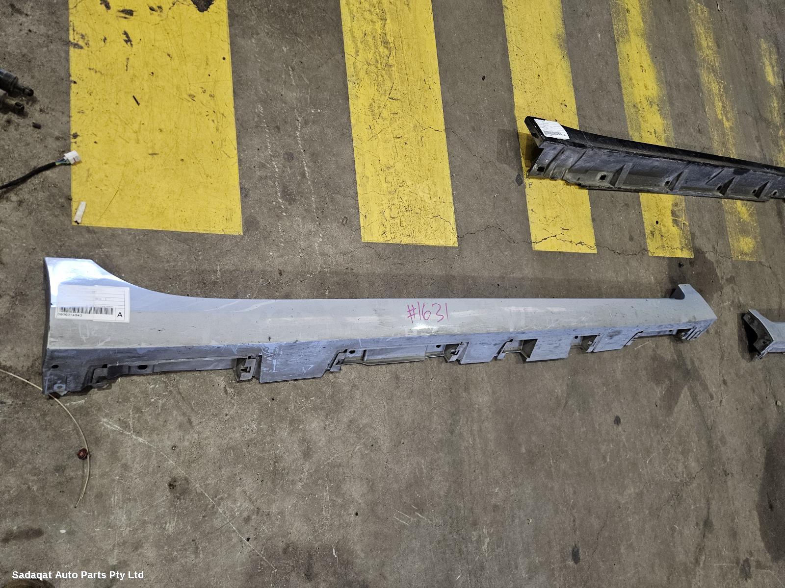 Toyota Camry Side Step/skirt