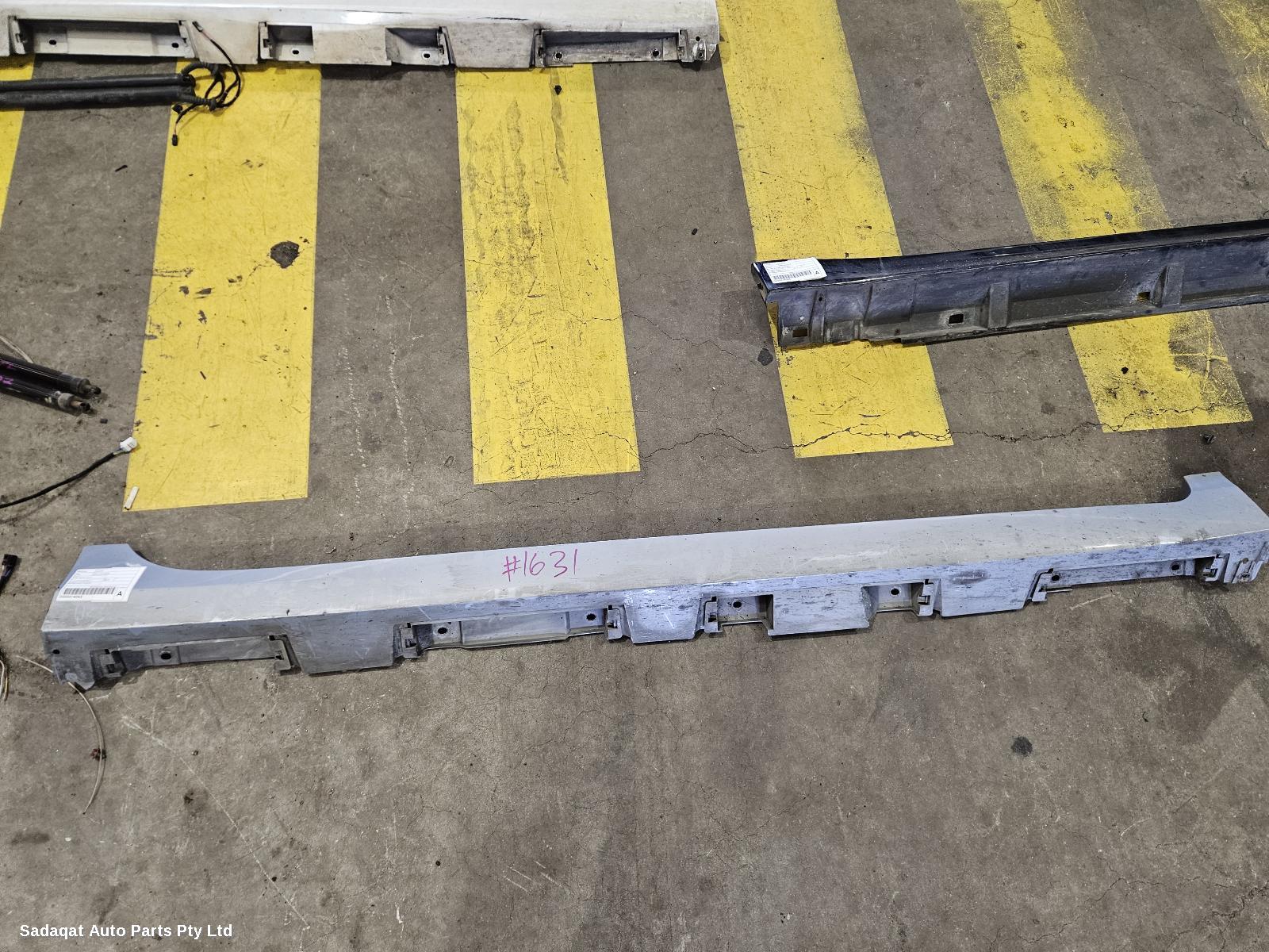 Toyota Camry Side Step/skirt