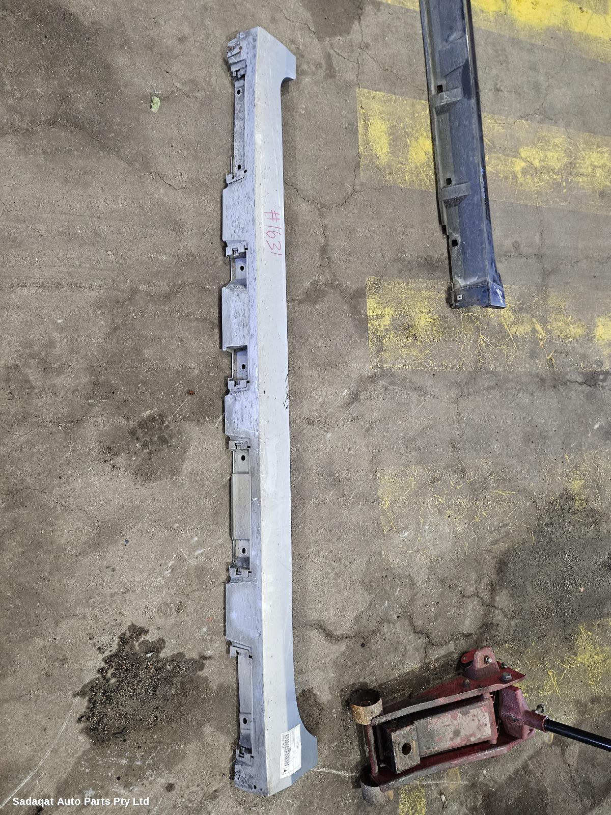 Toyota Camry Side Step/skirt