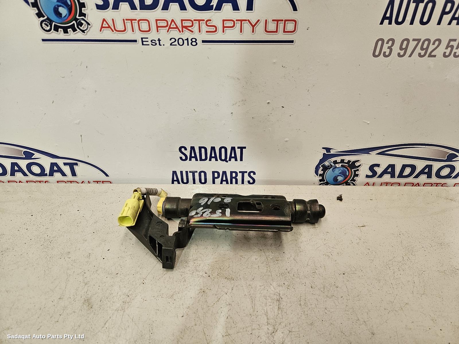 Lexus Is Series Bonnet Hinge/strut